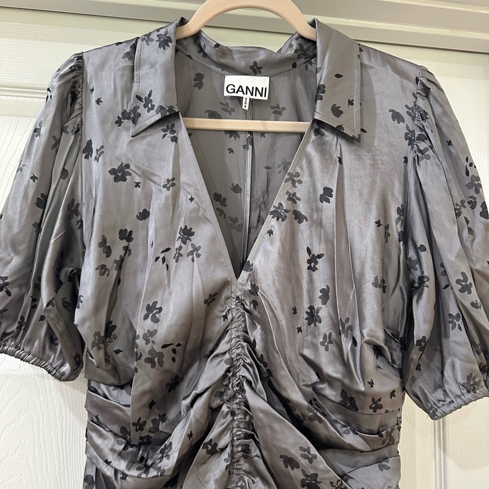 GANNI Ruched Floral-print Silk-blend satin midi dress - Picture 7 of 8